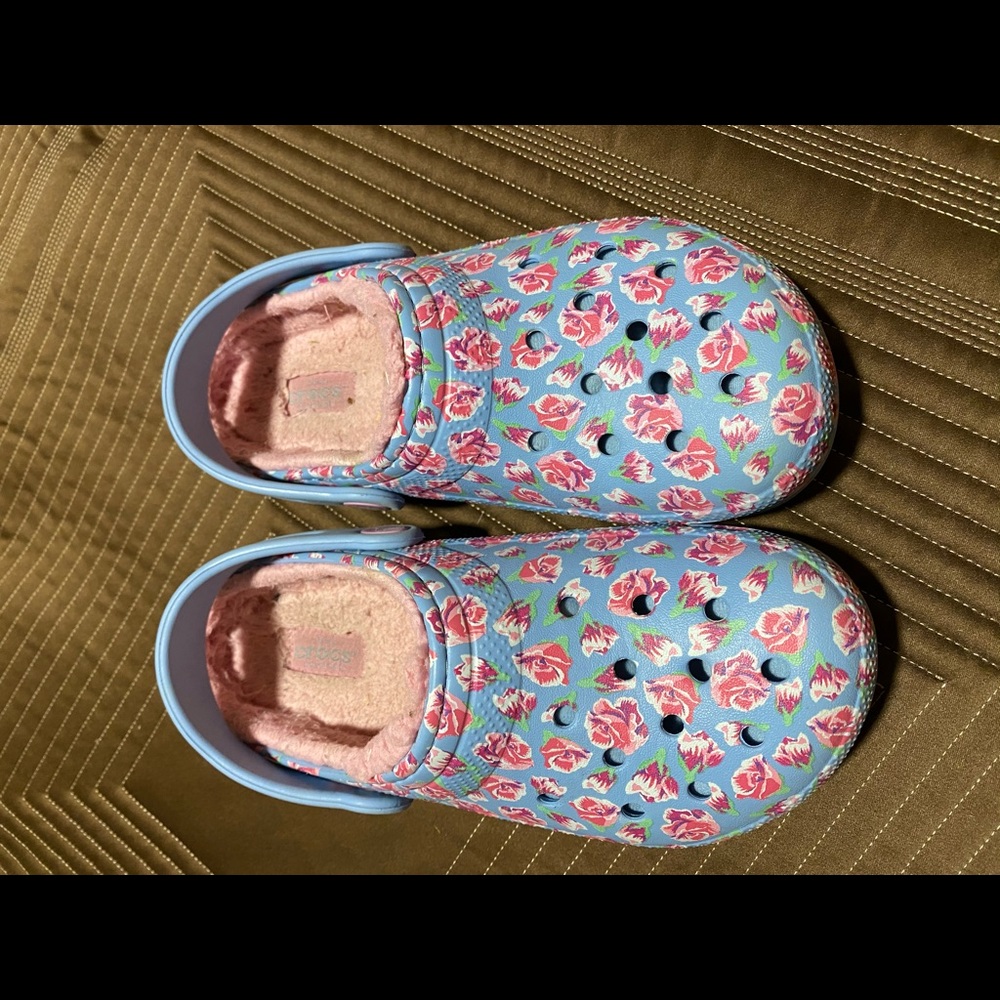 Crocs With fuzzy slipper insert